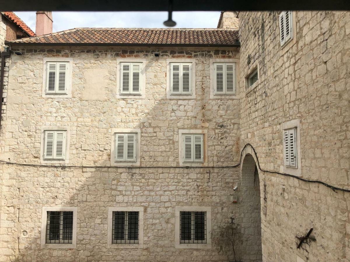 5 Minutes Walk Art Apartment Split Exterior photo